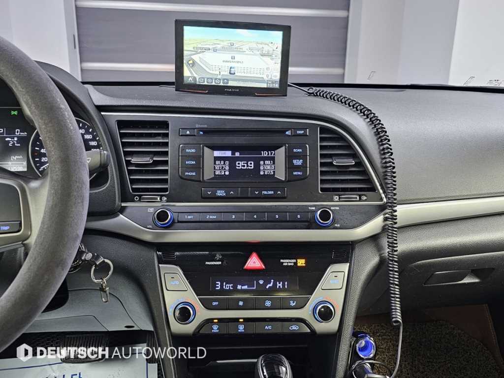 Hyundai Avante — photo 14