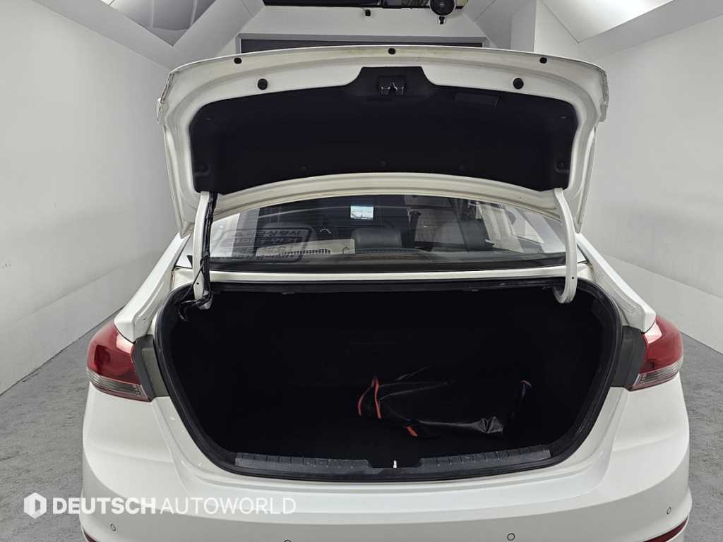 Hyundai Avante — photo 20