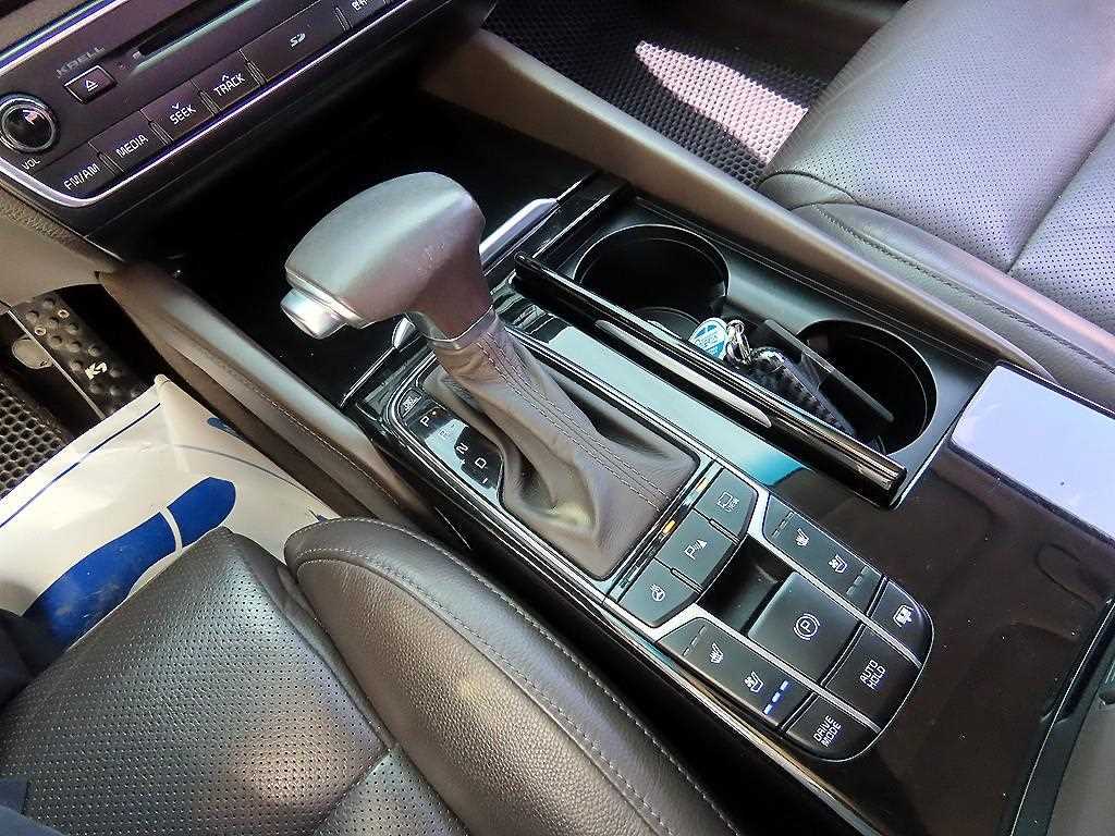 Kia K7 — photo 11