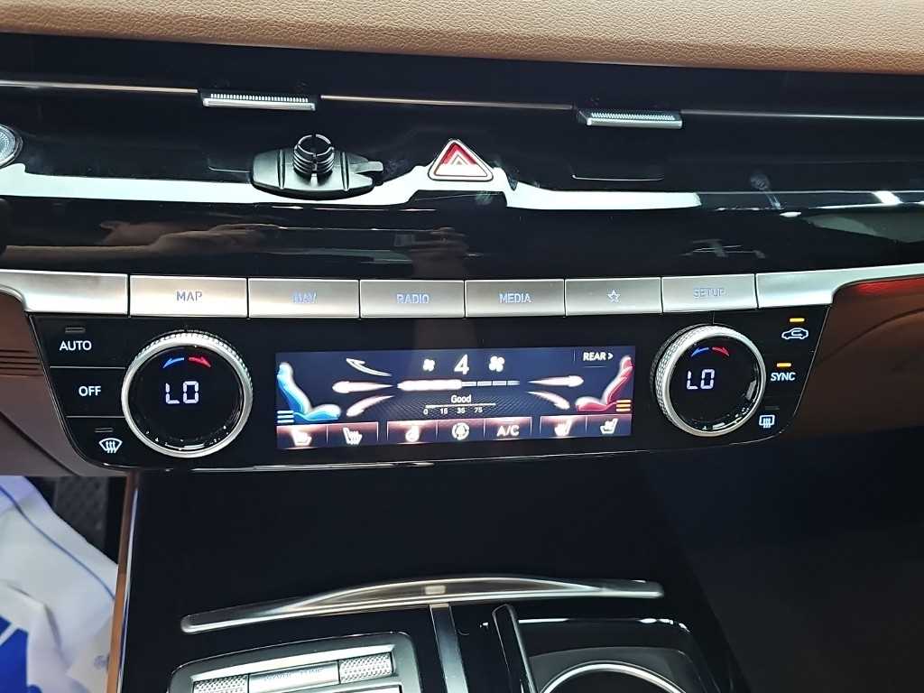 Genesis G80 — photo 10