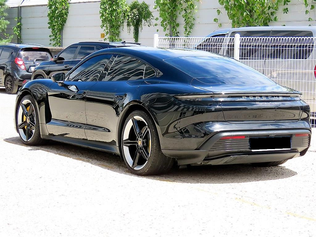 Porsche Taycan — photo 03