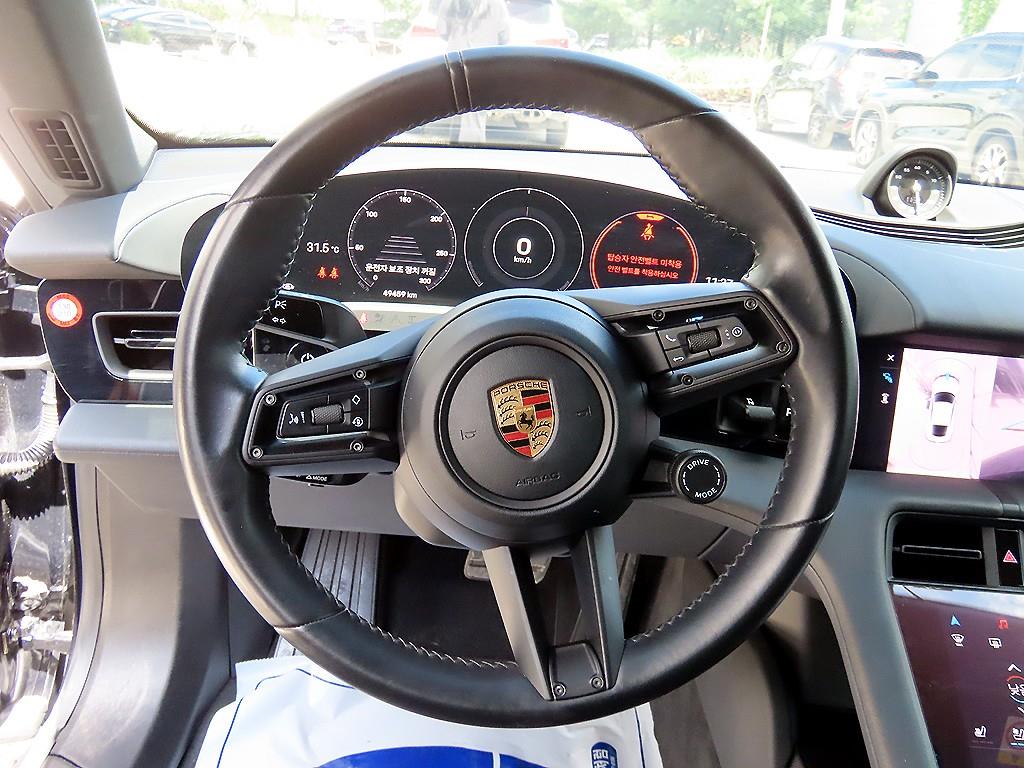 Porsche Taycan — photo 08