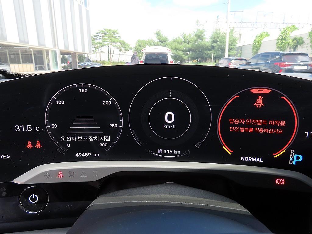 Porsche Taycan — photo 09