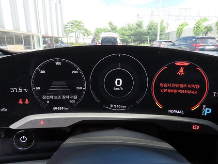 Porsche Taycan — photo 09