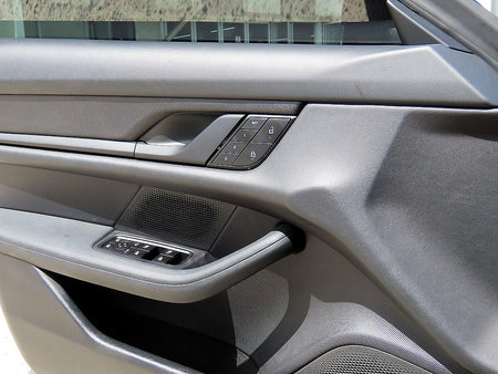 Porsche Taycan — photo 11