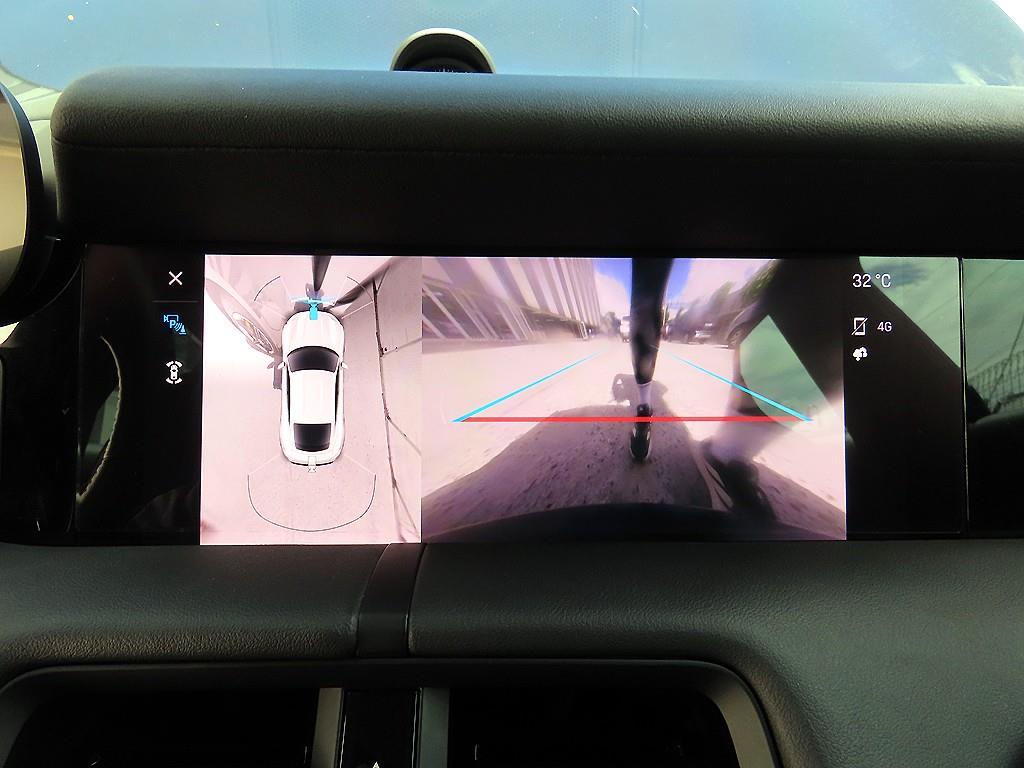 Porsche Taycan — photo 12
