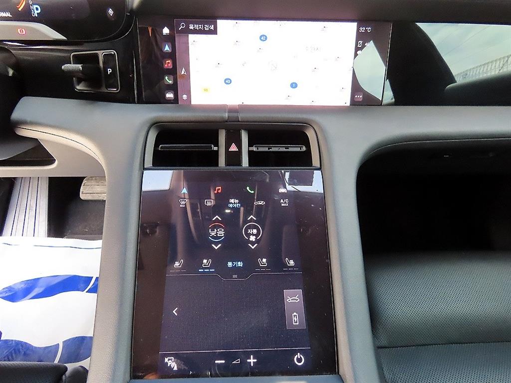 Porsche Taycan — photo 15