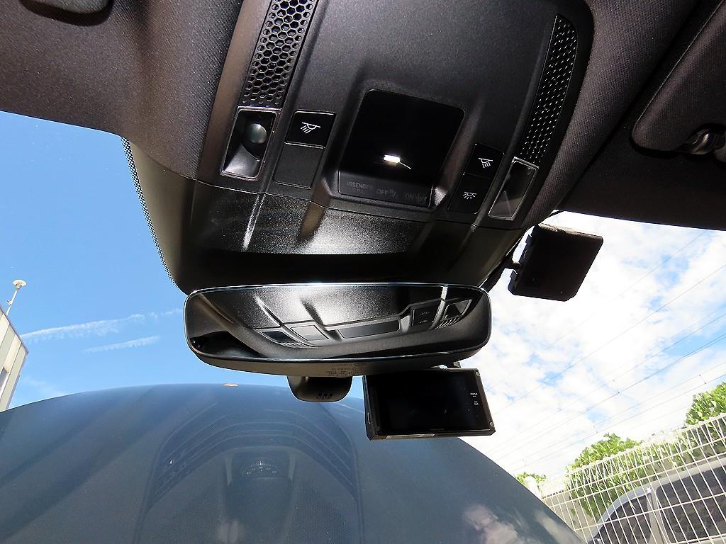 Porsche Taycan — photo 16