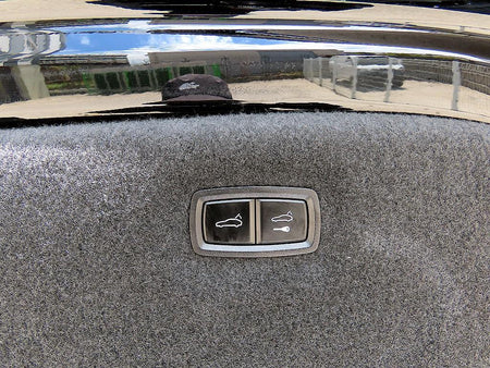 Porsche Taycan — photo 18