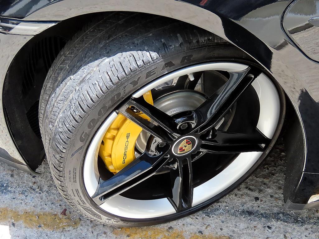 Porsche Taycan — photo 20
