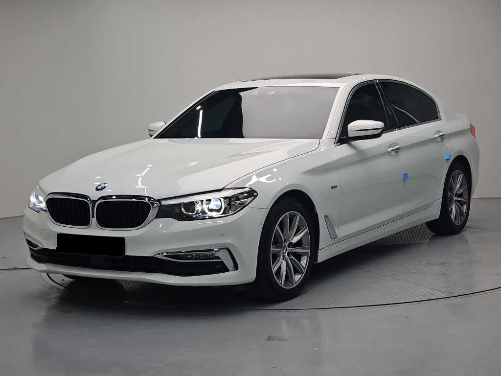 BMW 5-Series — photo 01