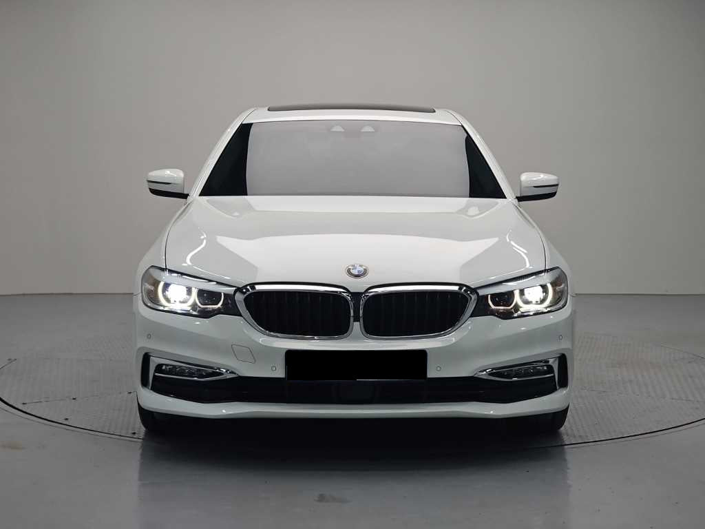 BMW 5-Series — photo 02