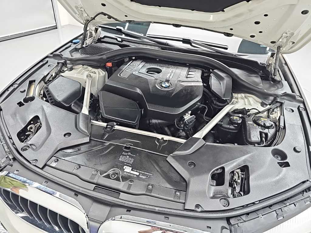 BMW 5-Series — photo 05
