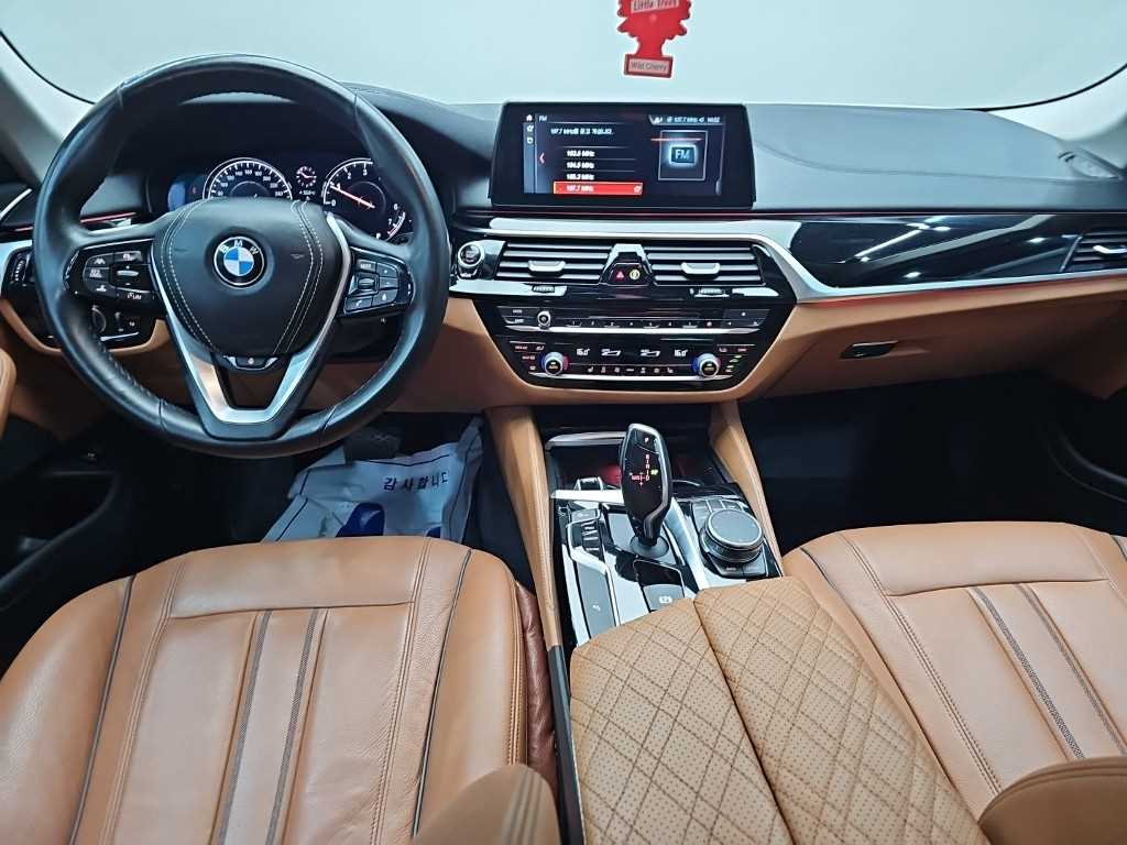 BMW 5-Series — photo 07