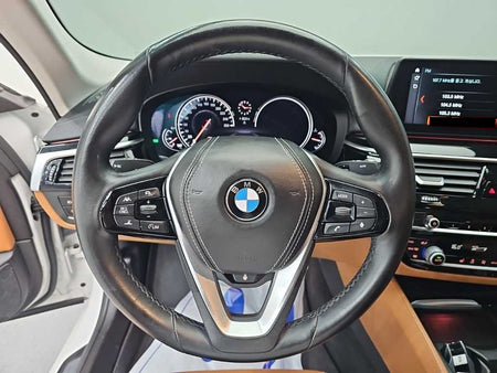BMW 5-Series — photo 09