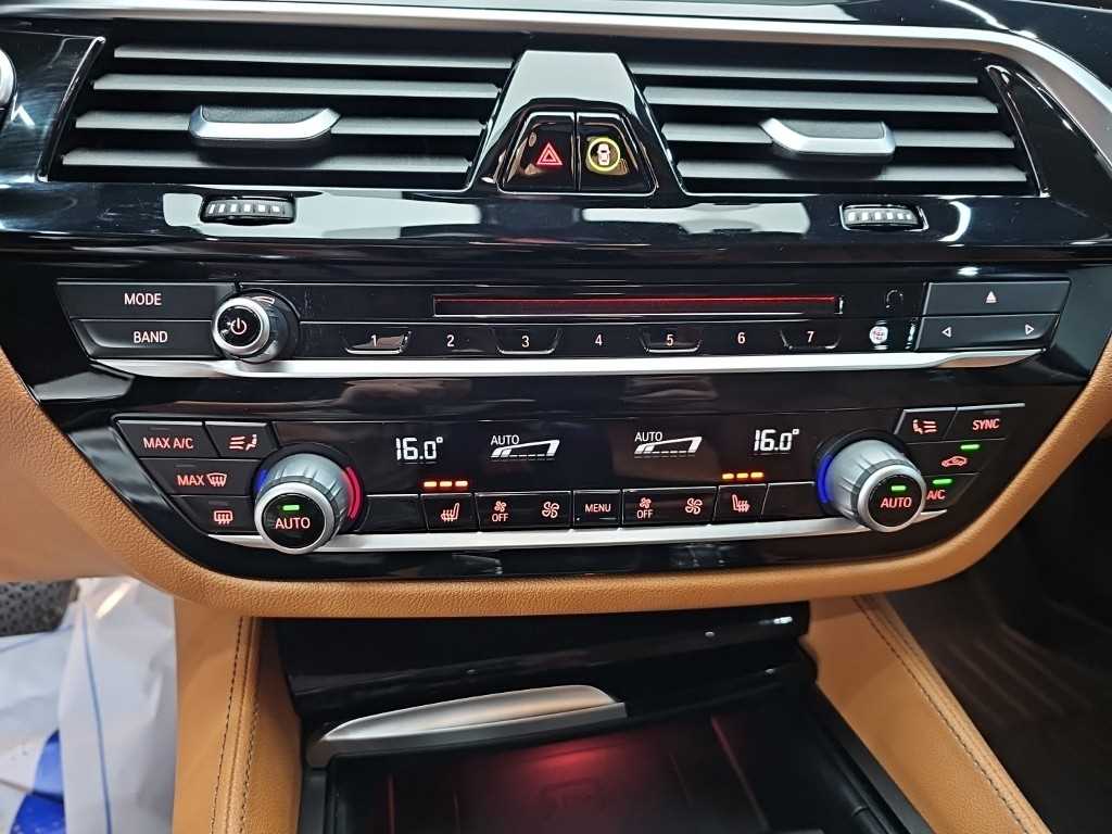 BMW 5-Series — photo 10