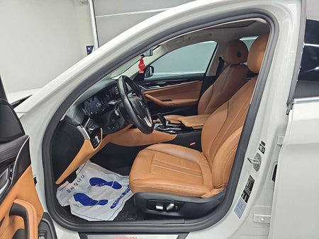 BMW 5-Series — photo 11