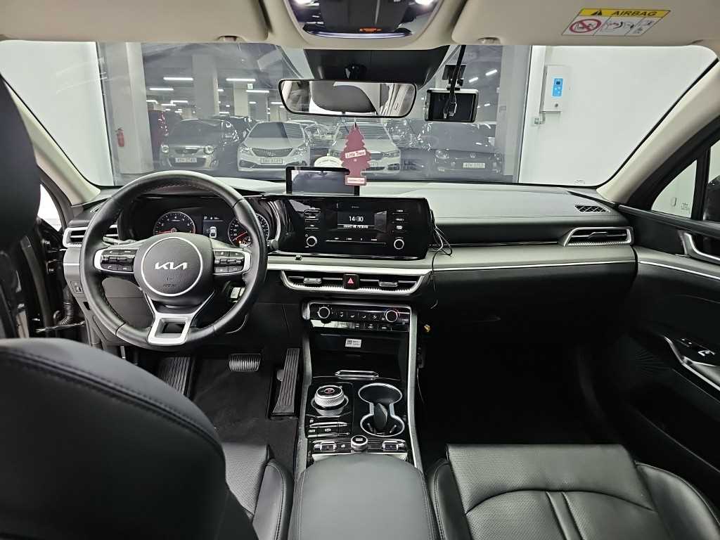 Kia K5 — photo 07