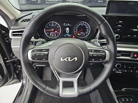 Kia K5 — photo 09