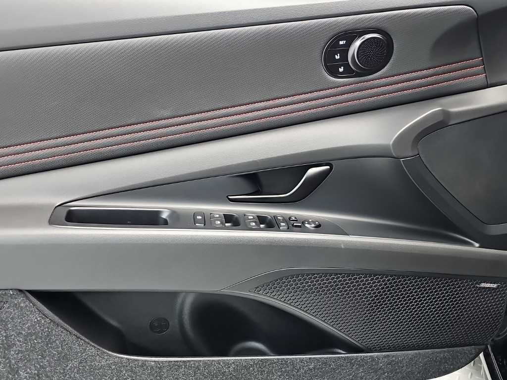 Hyundai Avante — photo 16