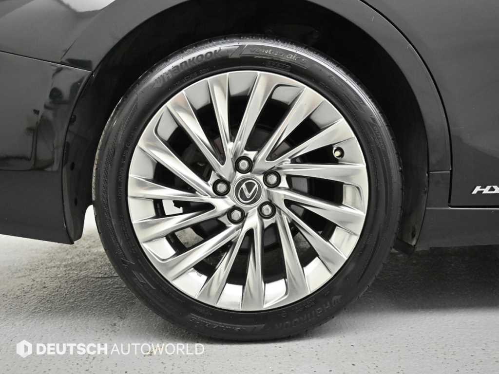 Lexus ES — photo 05