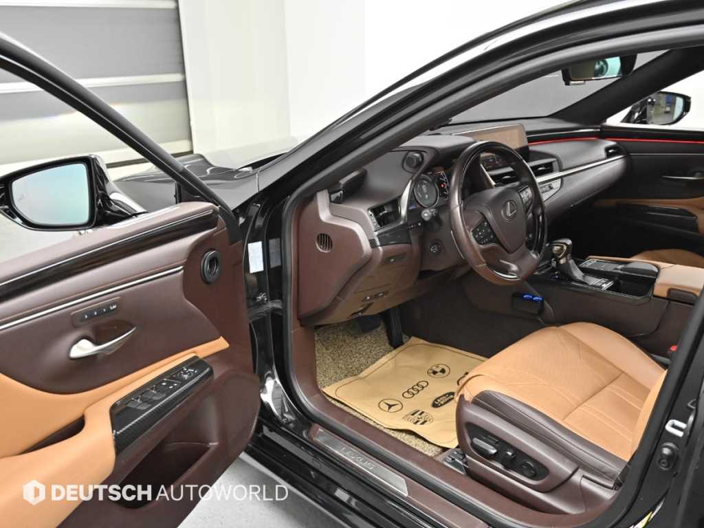Lexus ES — photo 11