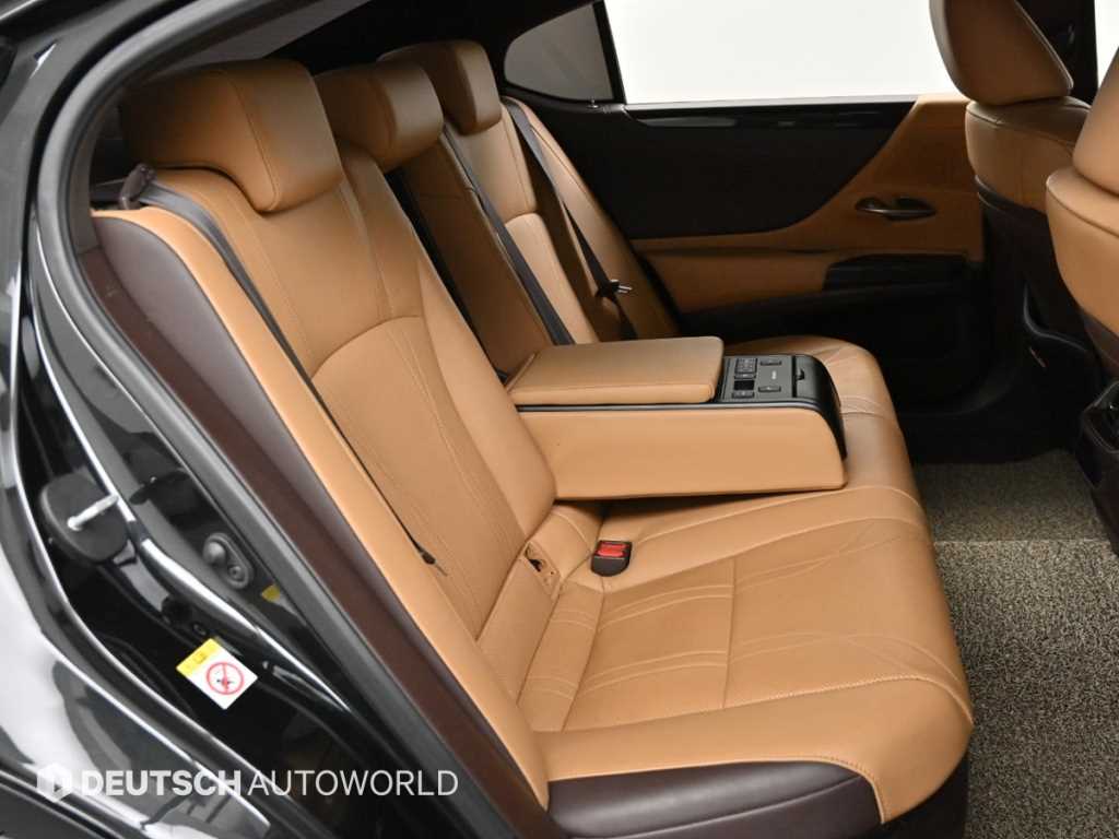Lexus ES — photo 12