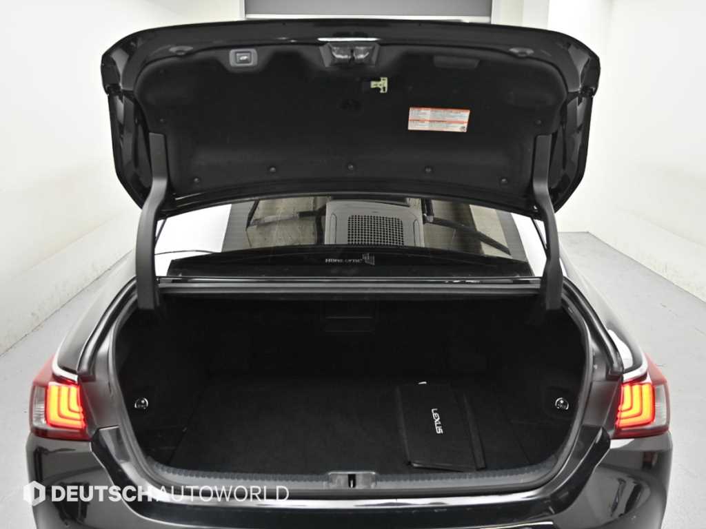 Lexus ES — photo 19