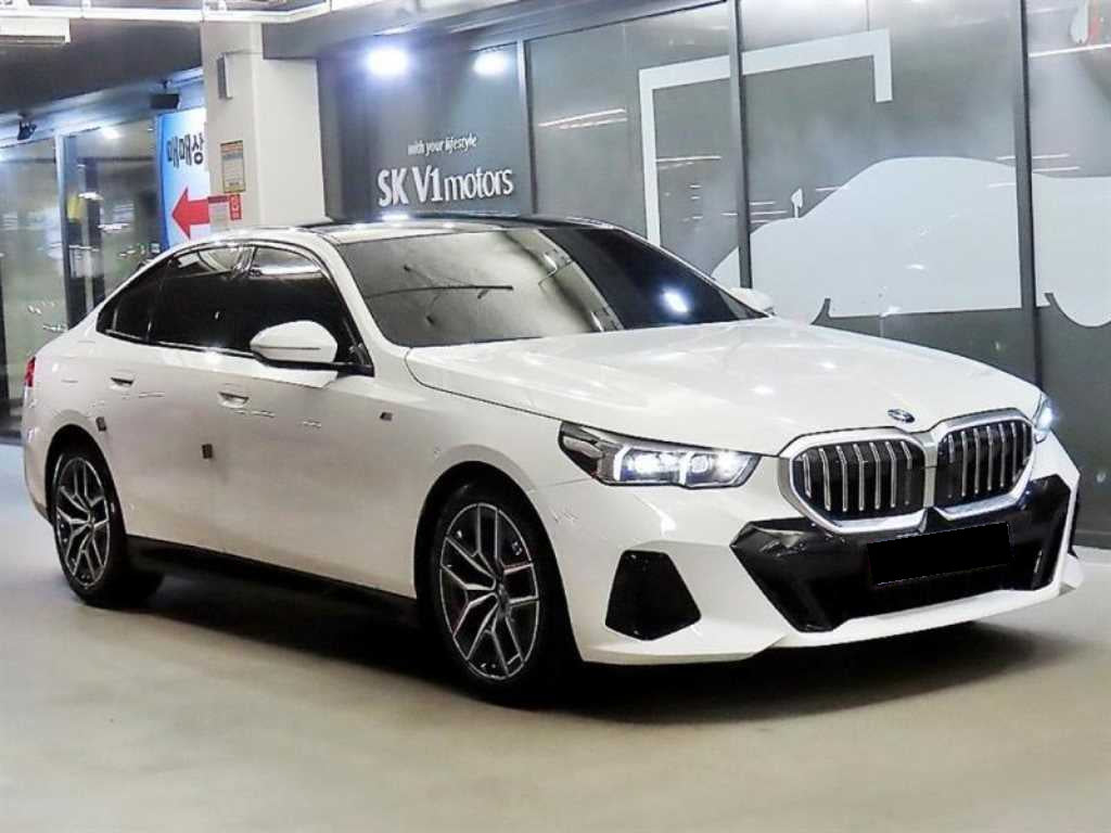 BMW 5-Series — photo 01