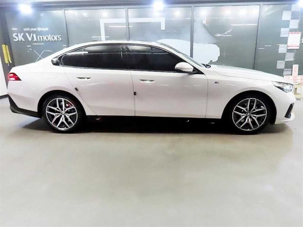 BMW 5-Series — photo 03