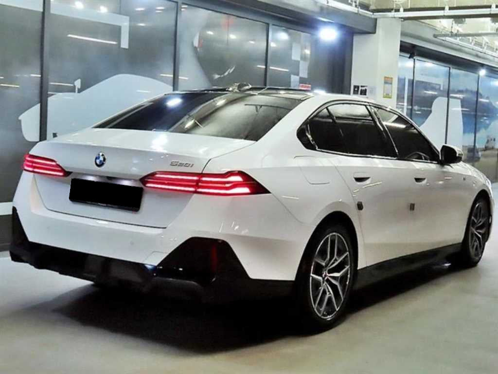 BMW 5-Series — photo 04