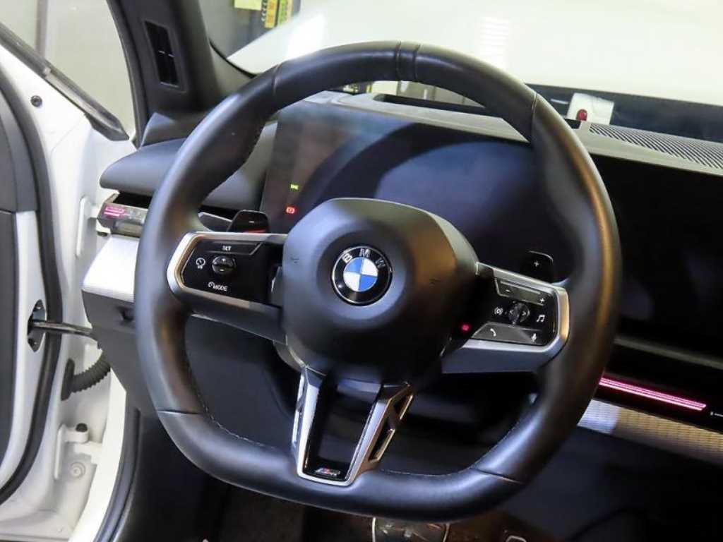 BMW 5-Series — photo 08