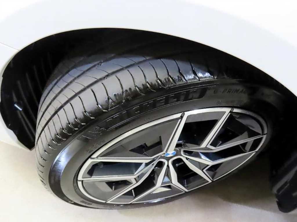 BMW 5-Series — photo 20