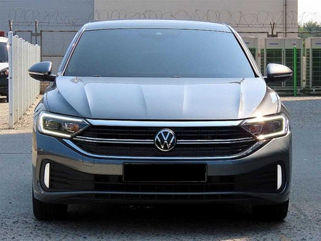 Volkswagen Jetta — photo 01