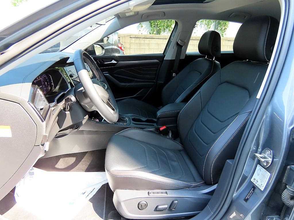 Volkswagen Jetta — photo 05