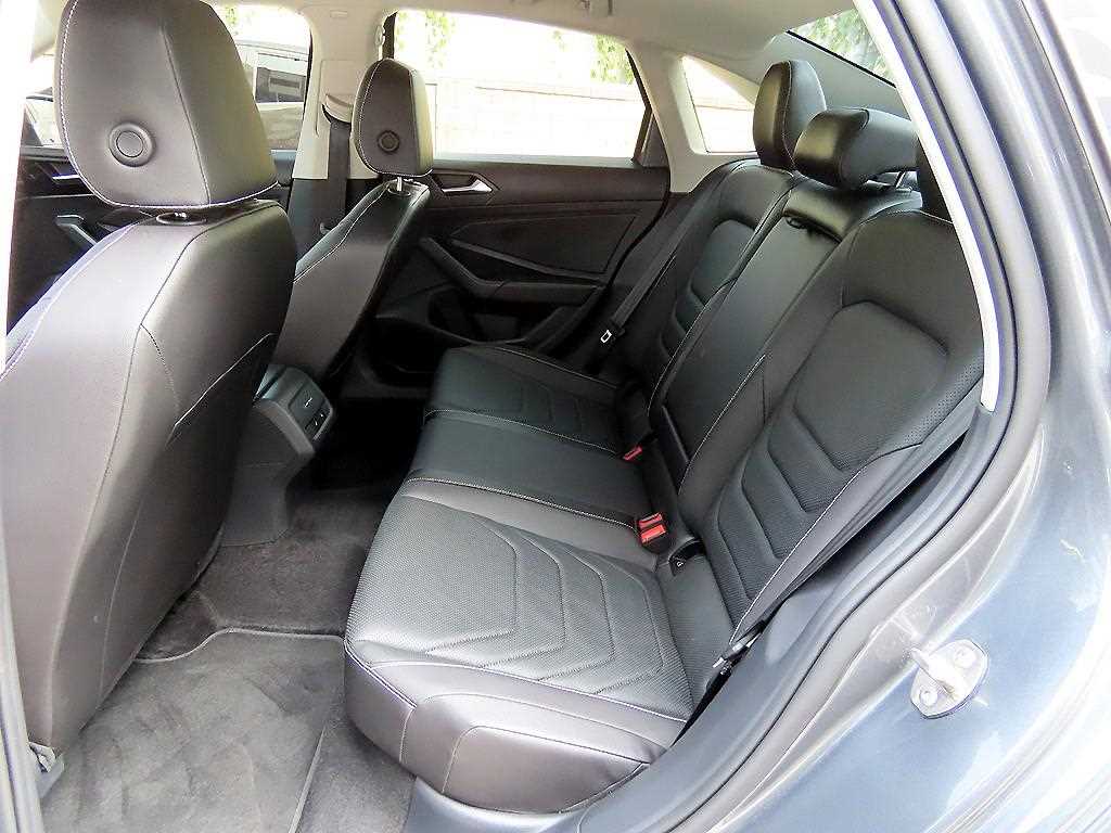 Volkswagen Jetta — photo 06