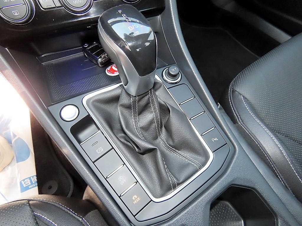 Volkswagen Jetta — photo 10
