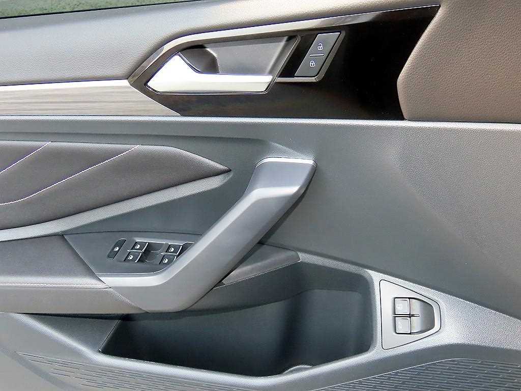 Volkswagen Jetta — photo 11