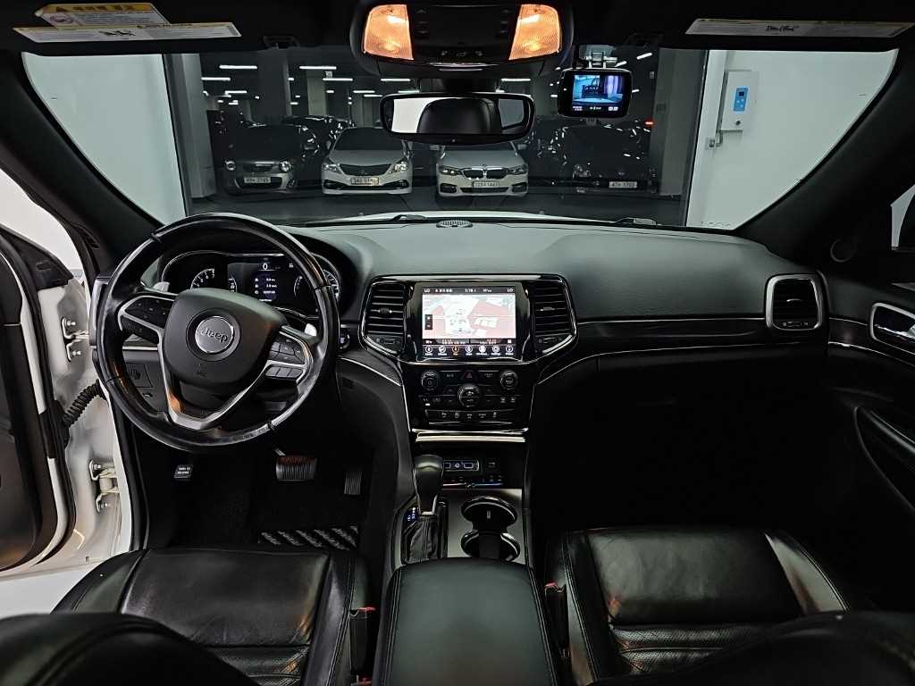 Jeep Cherokee — photo 07