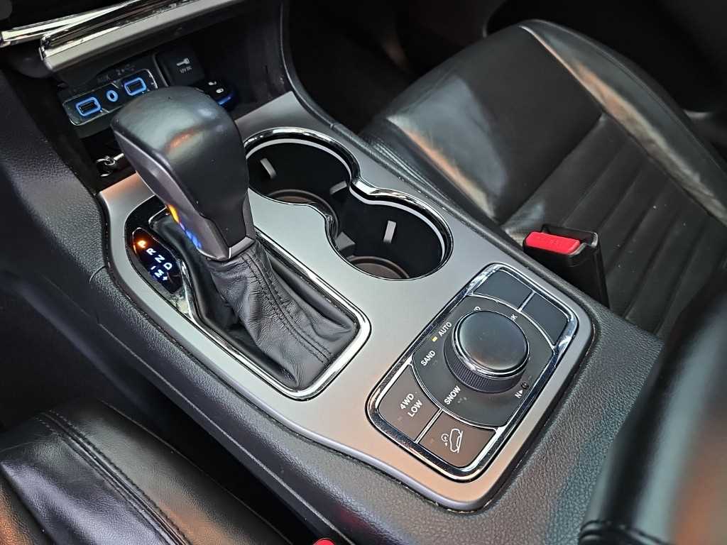 Jeep Cherokee — photo 08