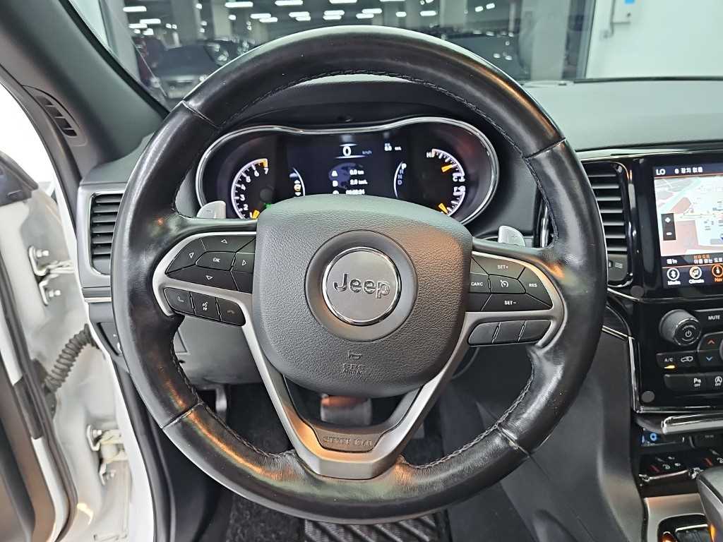 Jeep Cherokee — photo 09