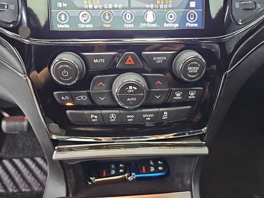 Jeep Cherokee — photo 10