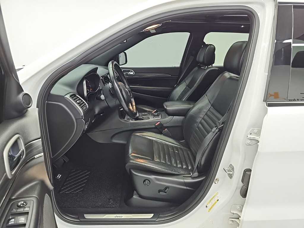 Jeep Cherokee — photo 11