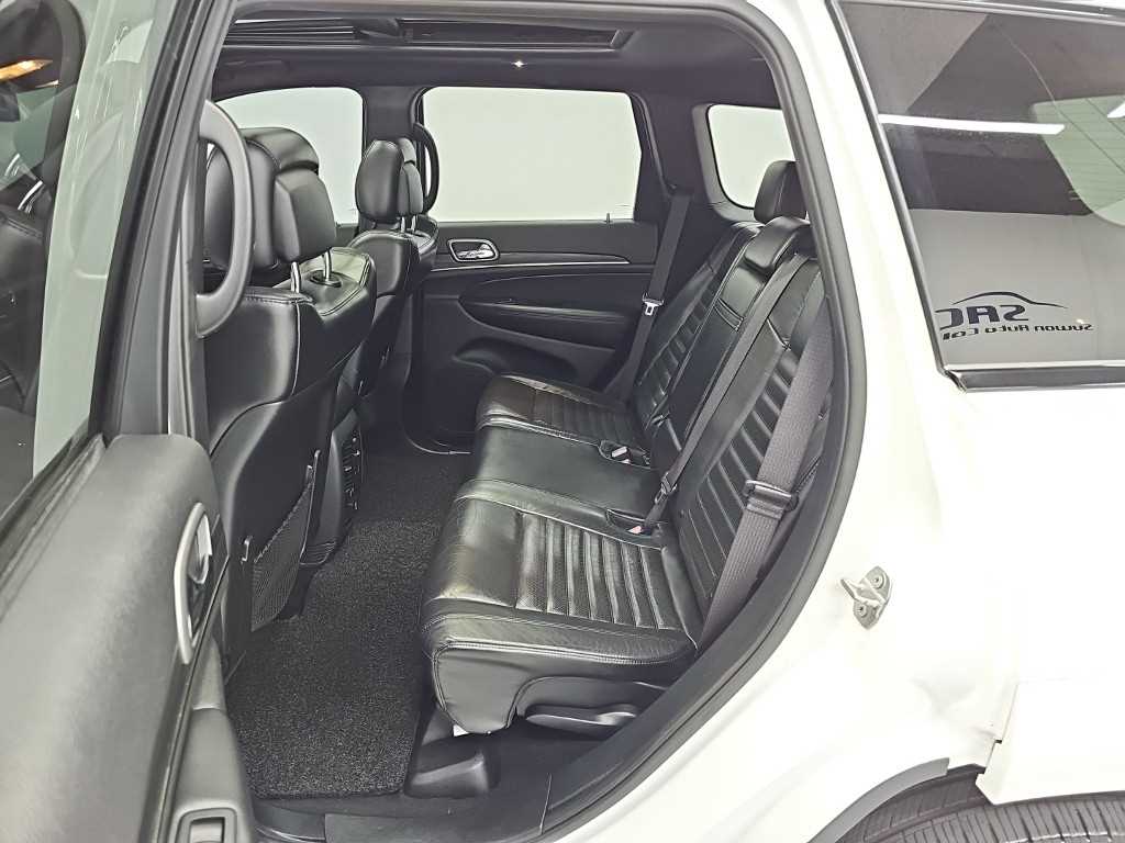Jeep Cherokee — photo 12