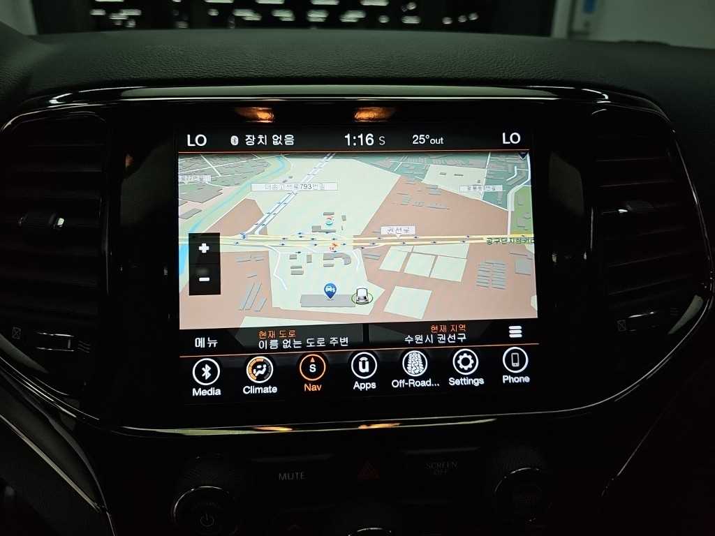 Jeep Cherokee — photo 15