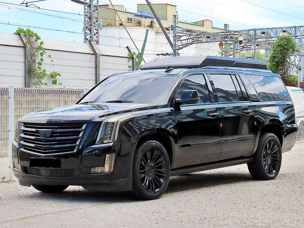 Cadillac Escalade — photo 02