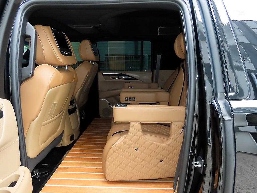 Cadillac Escalade — photo 06