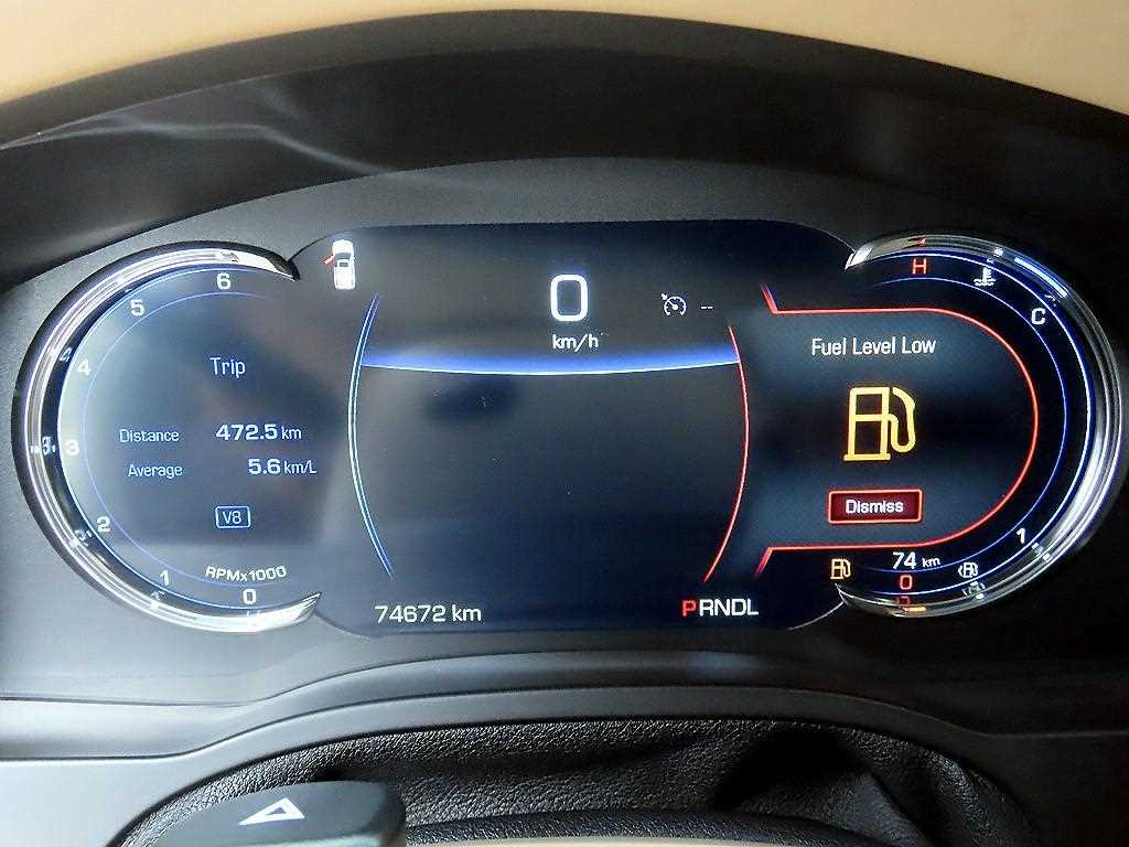 Cadillac Escalade — photo 09