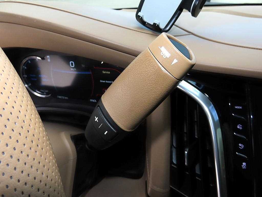 Cadillac Escalade — photo 11
