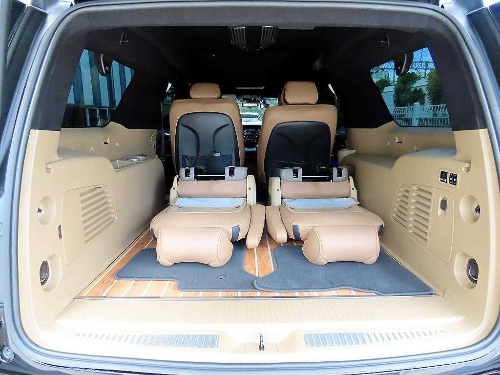 Cadillac Escalade — photo 15
